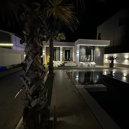 Lt Luxury * Rrushkull (Durres)