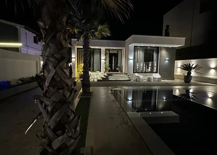 Lt Luxury * Rrushkull (Durres)